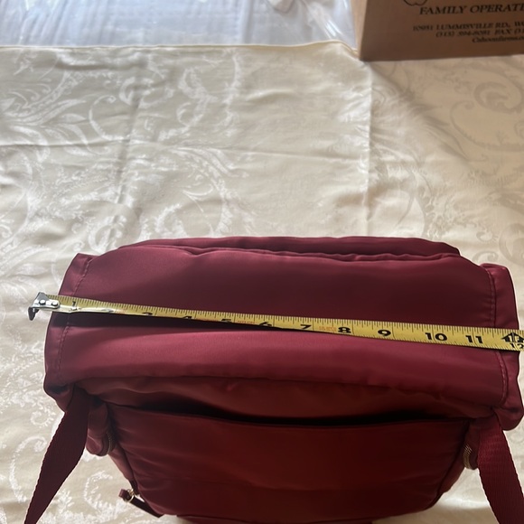 Dark red backpack with gold zippers - Picture 9 of 10